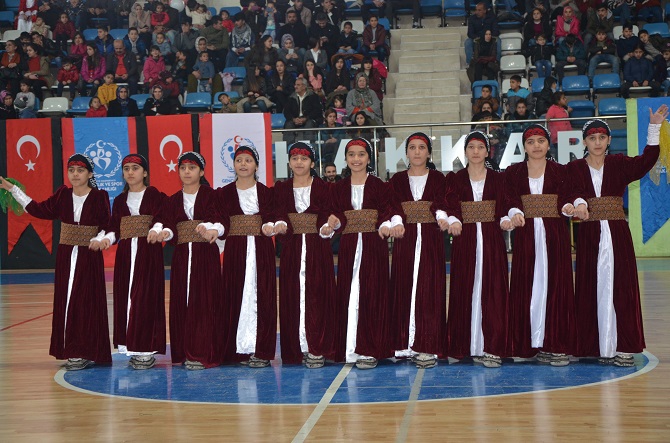 Hakkari'de okullar arası folklor yarışması düzenlendi 3
