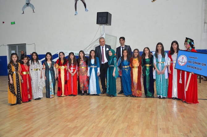 Hakkari'de okullar arası folklor yarışması düzenlendi 4
