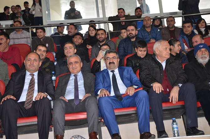 Hakkari'de okullar arası folklor yarışması düzenlendi 6