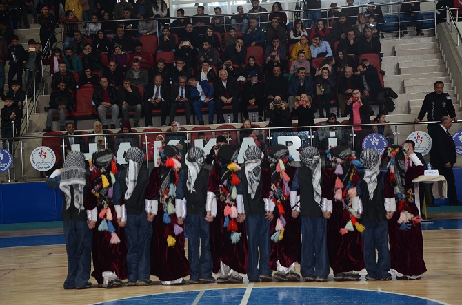 Hakkari'de okullar arası folklor yarışması düzenlendi 8