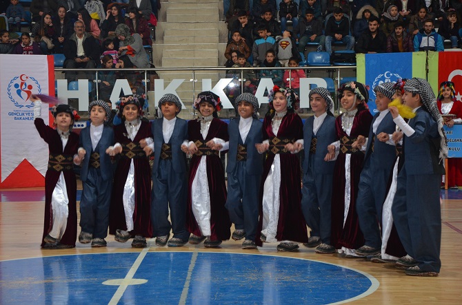 Hakkari'de okullar arası folklor yarışması düzenlendi 9