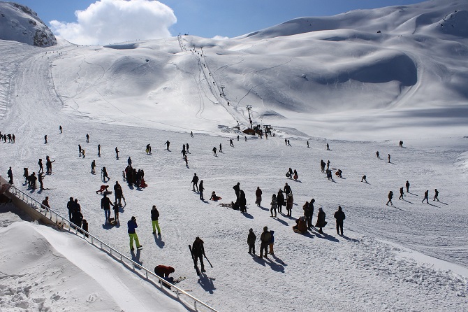 Hakkari'deki Kayak Merkezine Hafta Sonu Akını 1