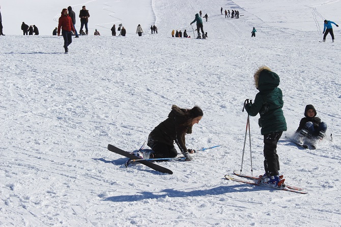 Hakkari'deki Kayak Merkezine Hafta Sonu Akını 15