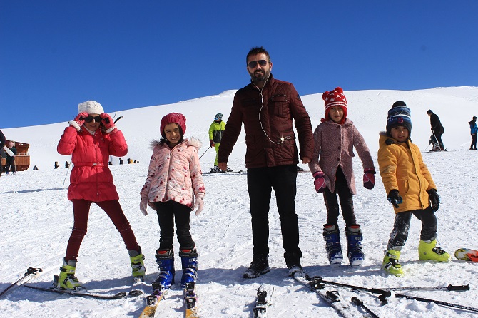 Hakkari'deki Kayak Merkezine Hafta Sonu Akını 9