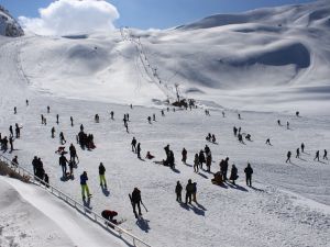 Hakkari'deki Kayak Merkezine Hafta Sonu Akını