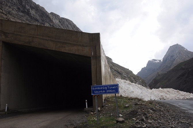 Hakkari ve ilçelerinde sağanak yağış hayatı felç etti 11
