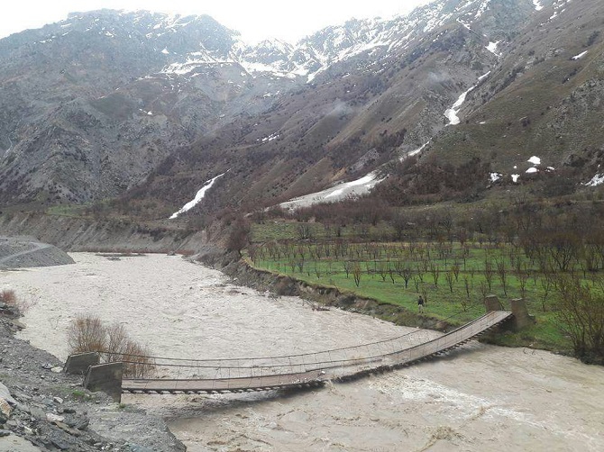 Hakkari ve ilçelerinde sağanak yağış hayatı felç etti 12
