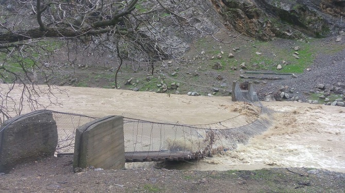 Hakkari ve ilçelerinde sağanak yağış hayatı felç etti 2