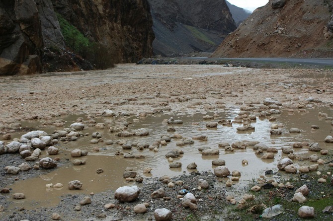 Hakkari ve ilçelerinde sağanak yağış hayatı felç etti 20