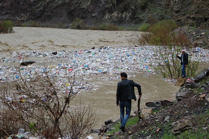 Hakkari ve ilçelerinde sağanak yağış hayatı felç etti 21