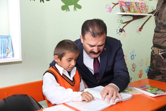 Çukurca'da 'Kafe Kütüphane' açıldı 4