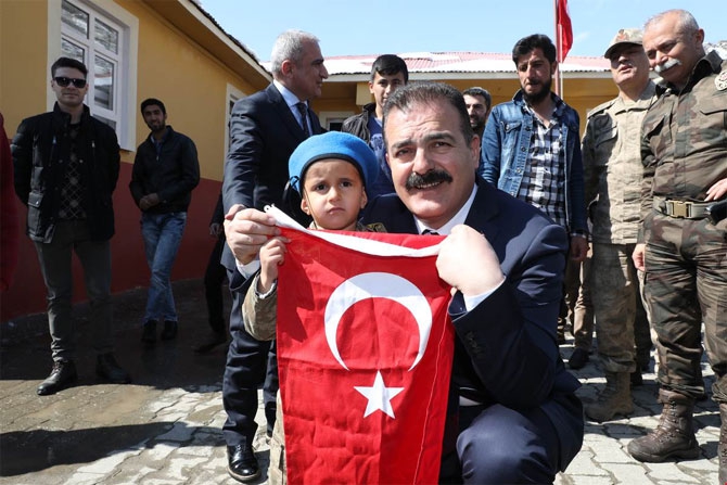 Çukurca'da 'Kafe Kütüphane' açıldı 6