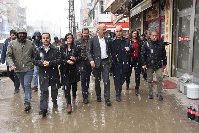 Şık, Yüksekova'da Bucak ve Dede Şemdinli'de 10