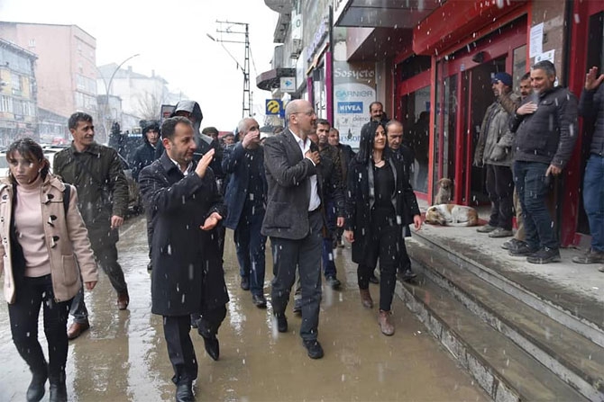 Şık, Yüksekova'da Bucak ve Dede Şemdinli'de 8