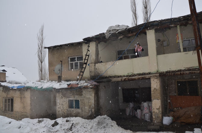 Bu evde yaşıyorlar ekmek bulamıyorlar! 13