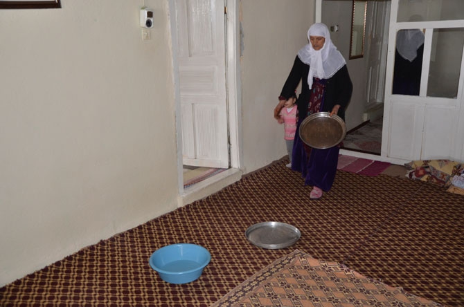 Bu evde yaşıyorlar ekmek bulamıyorlar! 6