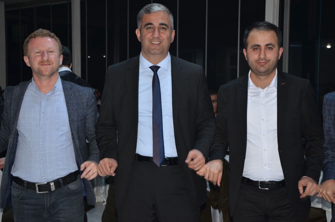 Hakkari’de avukatlar günü halaylarla kutlandı 12