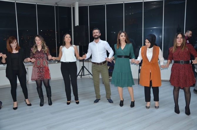 Hakkari’de avukatlar günü halaylarla kutlandı 17