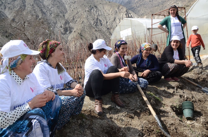 Hakkarili kadın çiftçiler toprağa hayat veriyor 9