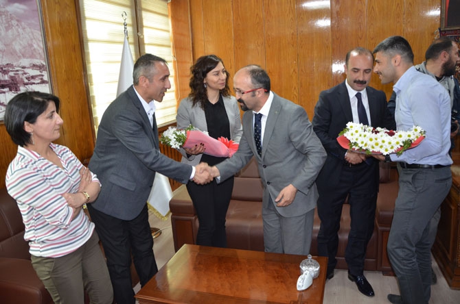 Hakkari Belediye eşbaşkanları mazbatalarını aldı 11