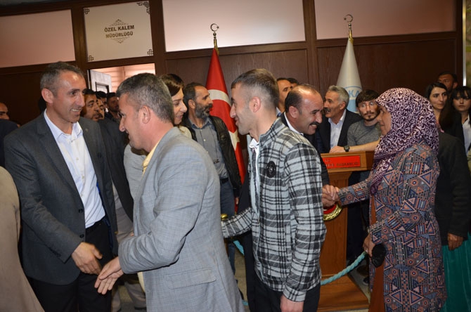 Hakkari Belediye eşbaşkanları mazbatalarını aldı 15