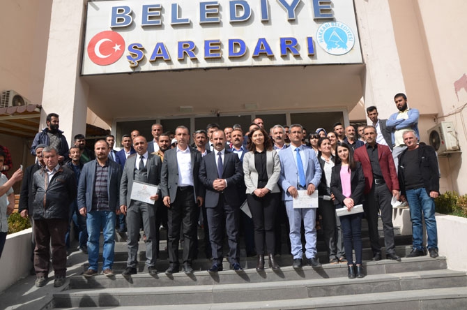 Hakkari Belediye eşbaşkanları mazbatalarını aldı 7
