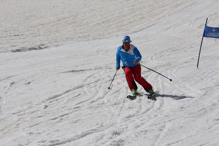 Hakkari'de 4 mevsim bir arada! kayak, buzlu suda yüzmek, ve bisiklet tur 11