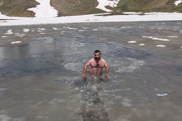 Hakkari'de 4 mevsim bir arada! kayak, buzlu suda yüzmek, ve bisiklet tur 12