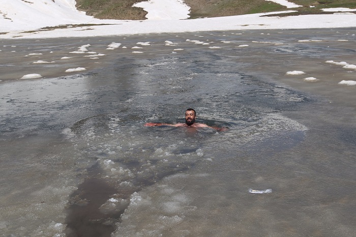 Hakkari'de 4 mevsim bir arada! kayak, buzlu suda yüzmek, ve bisiklet tur 16