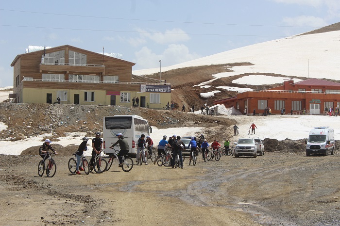 Hakkari'de 4 mevsim bir arada! kayak, buzlu suda yüzmek, ve bisiklet tur 24