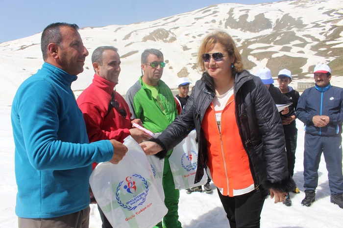 Hakkari'de 4 mevsim bir arada! kayak, buzlu suda yüzmek, ve bisiklet tur 8