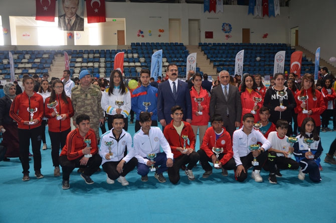 Hakkari’de TÜBİTAK bilim fuarı etkinliği 12