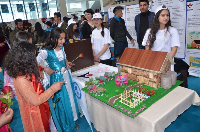 Hakkari’de TÜBİTAK bilim fuarı etkinliği 14