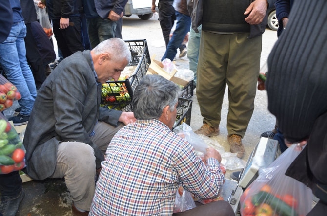 Hakkari’de ucuz sebze izdihamı! 11