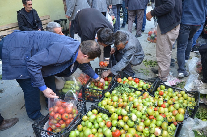 Hakkari’de ucuz sebze izdihamı! 2