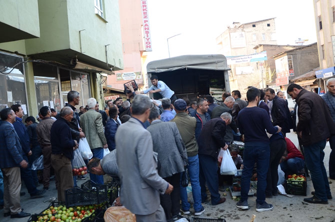 Hakkari’de ucuz sebze izdihamı! 5