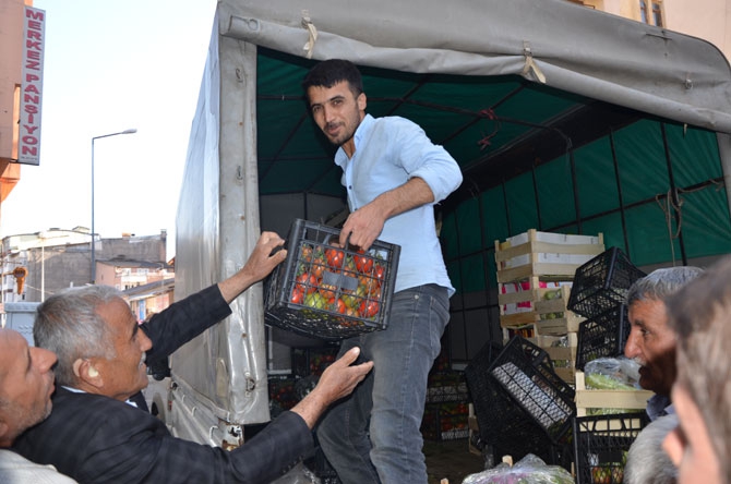 Hakkari’de ucuz sebze izdihamı! 7