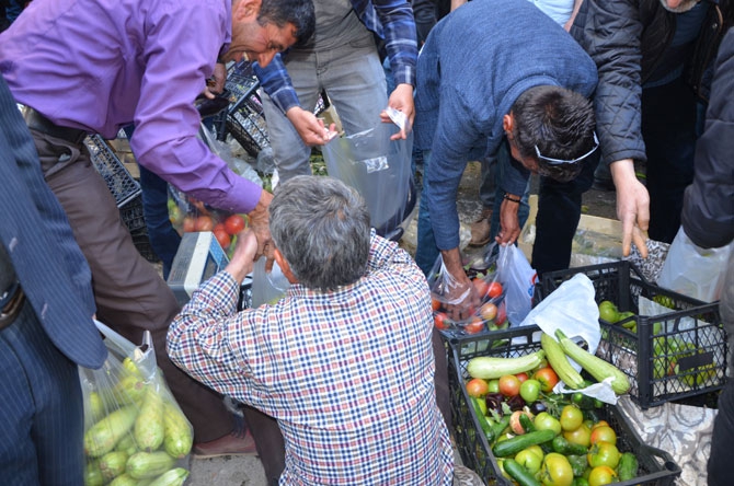 Hakkari’de ucuz sebze izdihamı! 8