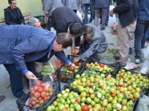 Hakkari’de ucuz sebze izdihamı!