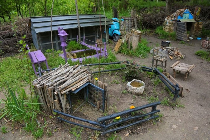 Hayalindeki evi yaptı: Kentten uzak, her şey mavi 1