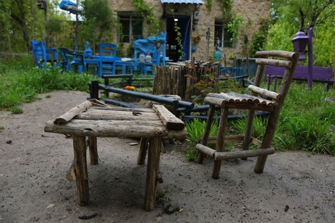 Hayalindeki evi yaptı: Kentten uzak, her şey mavi 9