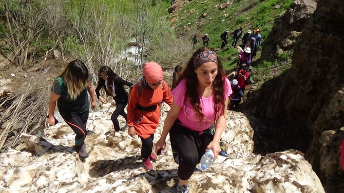Hakkari'de doğaseverlerin 'Ters Lale' buluşması 10
