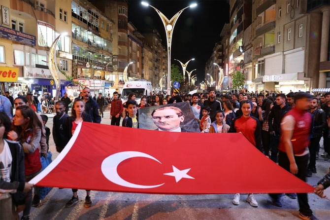 Hakkari 19 Mayıs'ı Atabarı oynayarak kutladı! 1