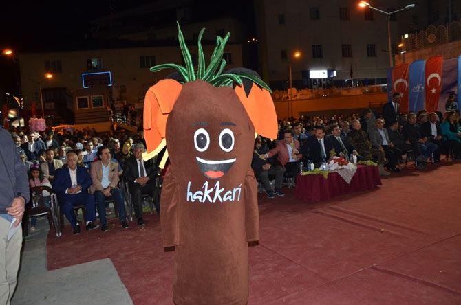 Hakkari'de "Ters Lale ve Uçkun Festivali" 10