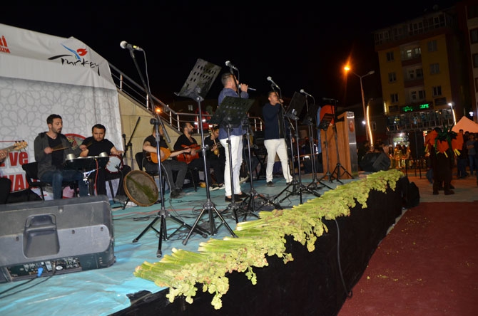 Hakkari'de "Ters Lale ve Uçkun Festivali" 11