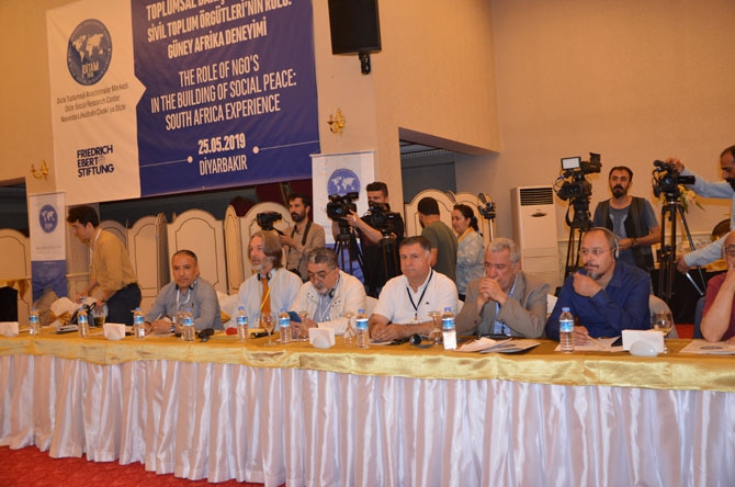 Diyarbakır'da Güney Afrika Barışı konuşuldu 4