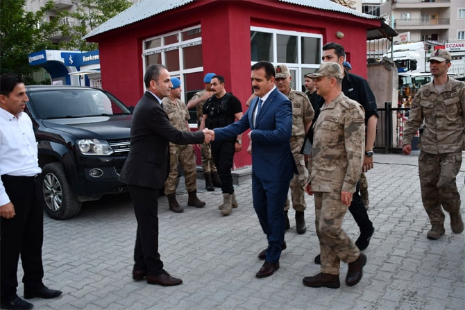 Vali Akbıyık sağlık çalışanları ile iftar açtı 1