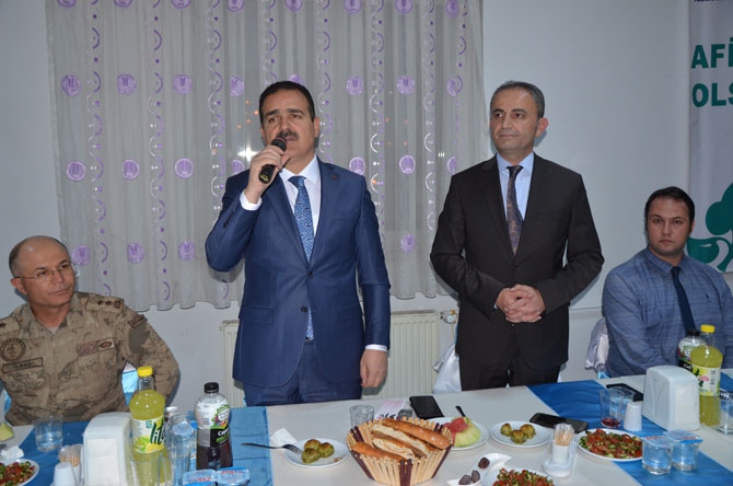 Vali Akbıyık sağlık çalışanları ile iftar açtı 10