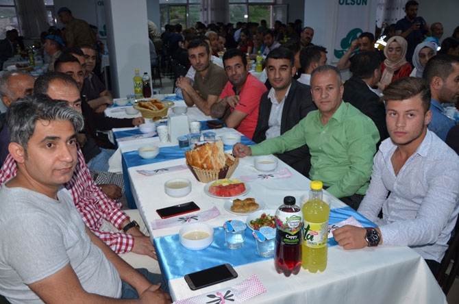 Vali Akbıyık sağlık çalışanları ile iftar açtı 3