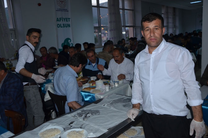Vali Akbıyık sağlık çalışanları ile iftar açtı 6